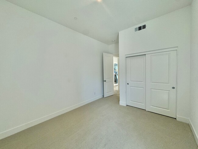 Building Photo - 27128 Skyland Wy