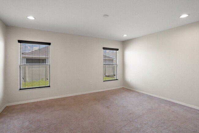Building Photo - 581 Greenshank Dr