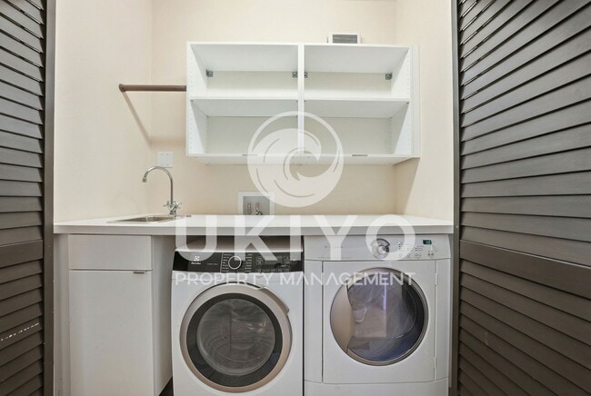 Building Photo - 860 Portal Ave