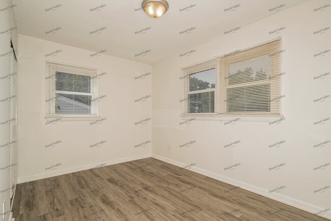 Building Photo - 424 Chamberlin Dr
