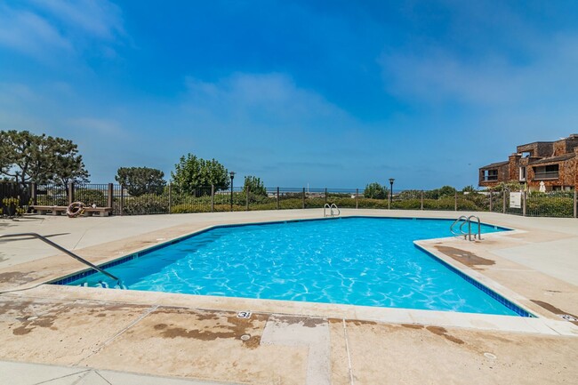 Building Photo - Del Mar Furnished Townhome with Ocean View...