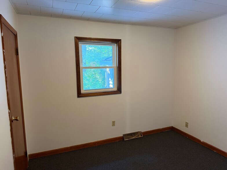 Building Photo - 47 Daisy Ln