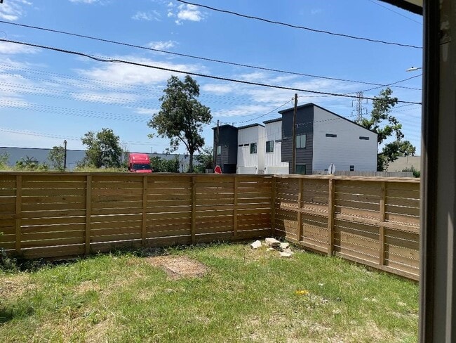 Building Photo - 201 E 37th St