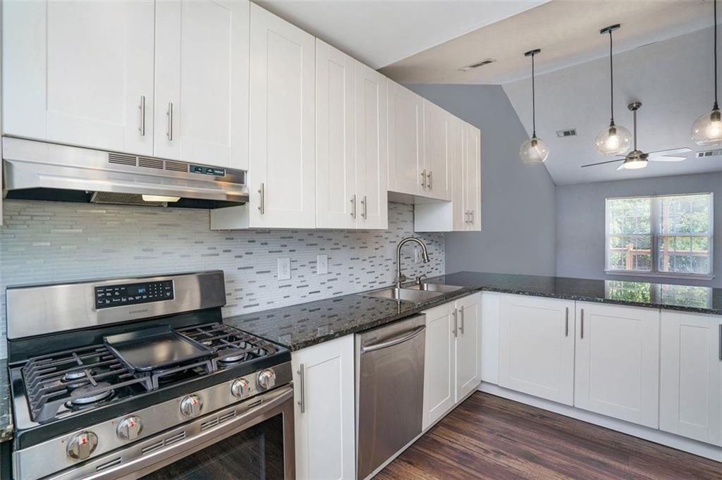 Building Photo - 5060 Meadow Overlook Dr