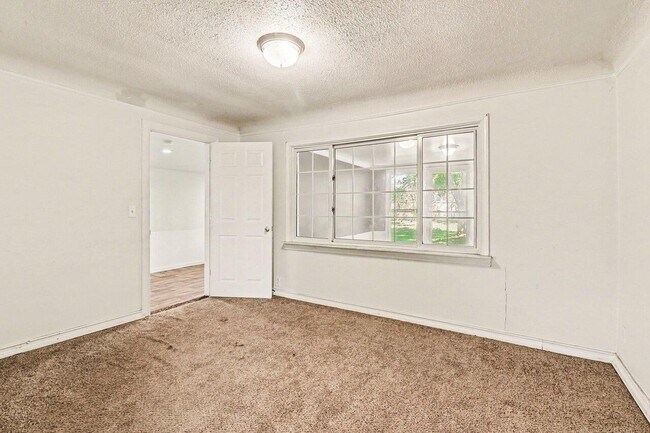 Building Photo - 33700 Beechwood St