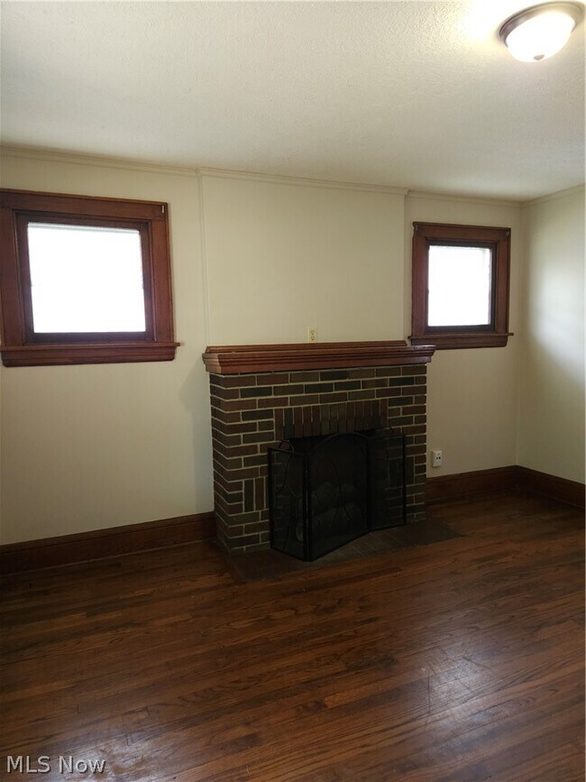 Building Photo - 578 Plum Ave