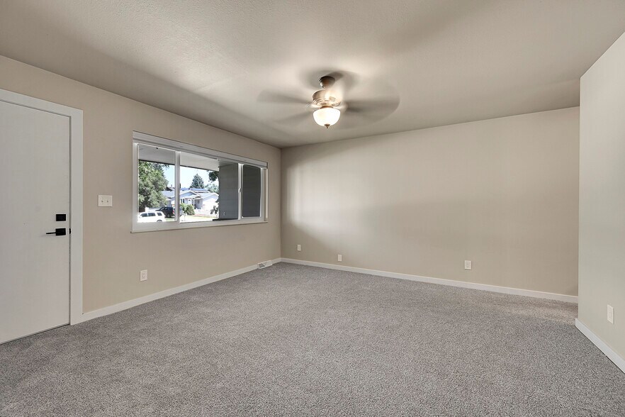 Building Photo - 2742 W 22nd Street Dr
