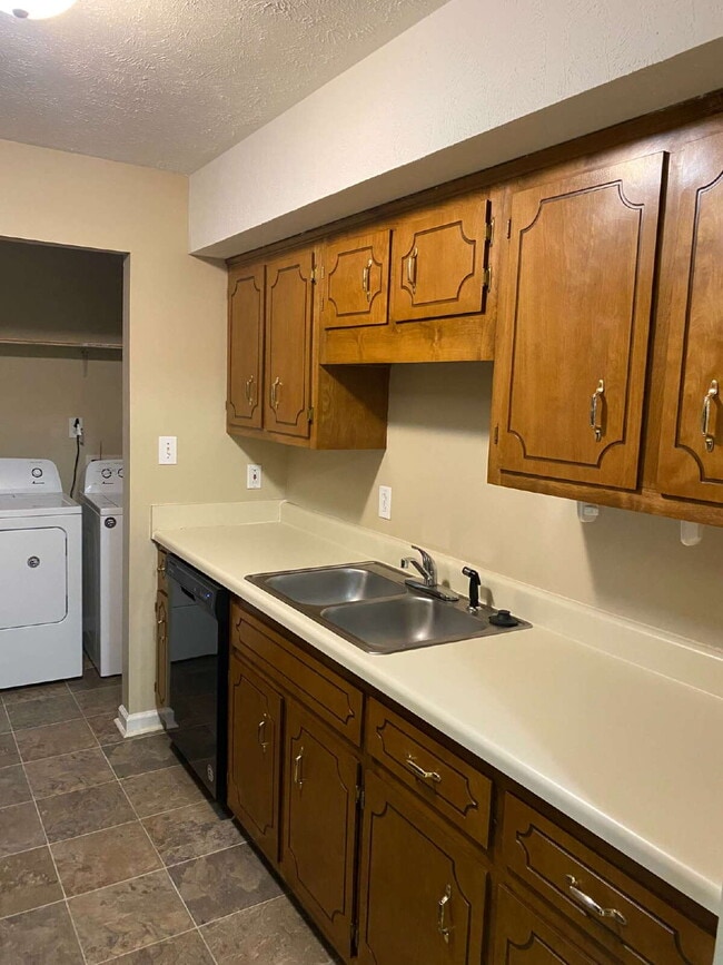 Building Photo - 3854 Northeast Dr
