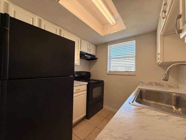 Building Photo - 1875 40th Ave