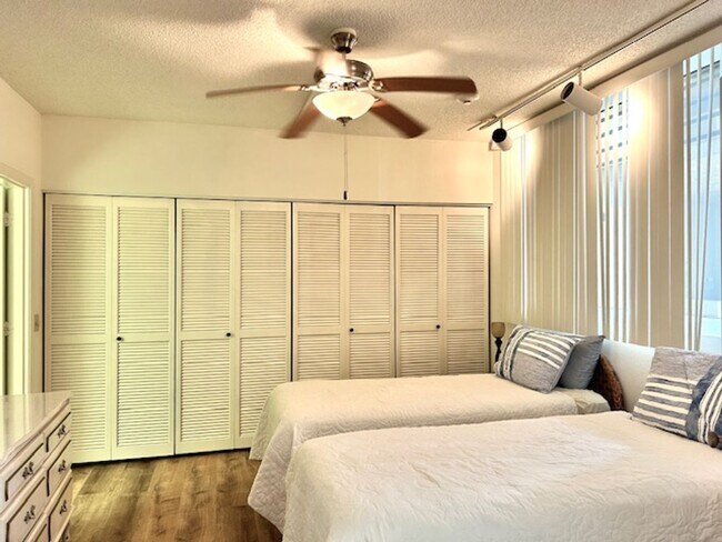 Building Photo - 2026 BEACH RENTAL- 2/2 Condo WITH PRIVATE ENTRY - BEACH PLACE - STEPS THE BEACH!!