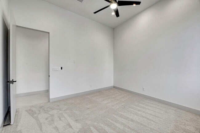 Building Photo - MacDonald Highlands Beauty With Awesome Views