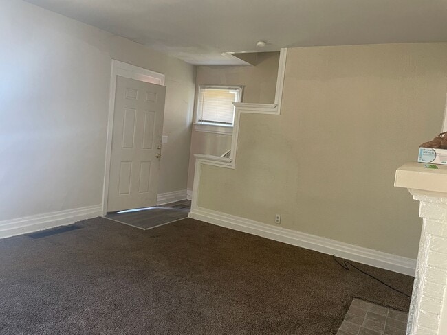 Building Photo - Large Single Family Home near Downtown Dayton
