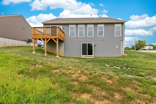 Building Photo - 4602 Siesta Dr