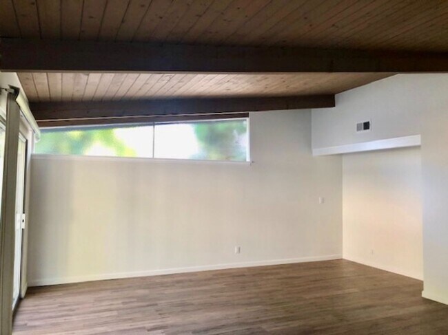 Building Photo - 3710 San Remo Dr