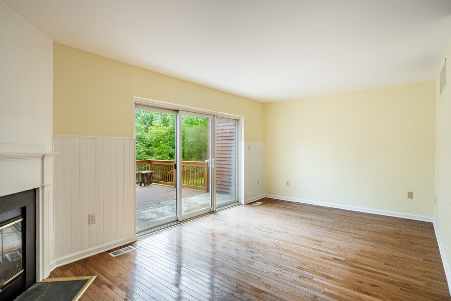 Building Photo - 138 Iron Bark Ct