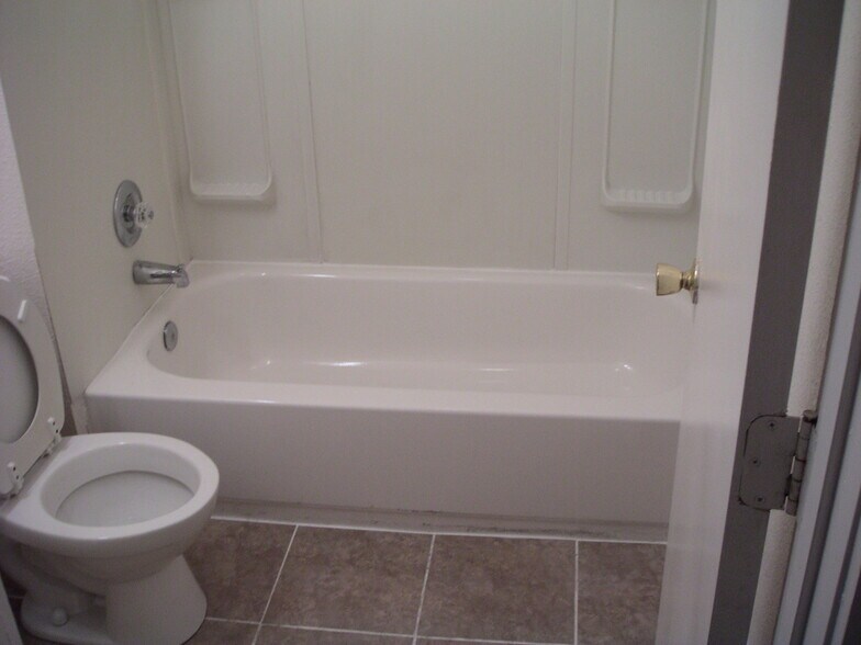 Building Photo - 1418 E St