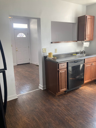 Kitchen into living area - 2340 E Carson St