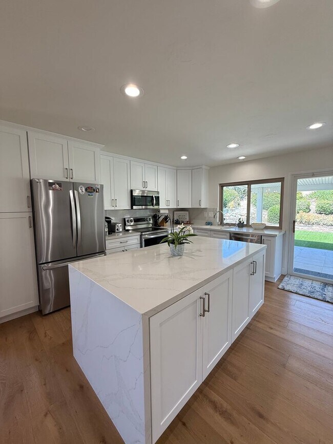 Building Photo - Gorgeous Remodeled 2Br/2Ba house W/2 Car attached  Garage in Oaks North