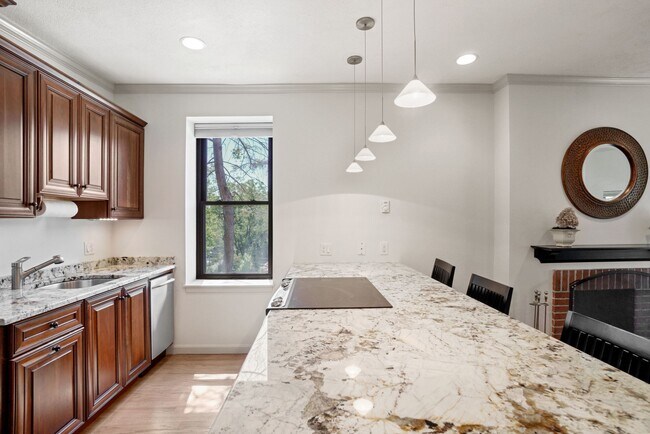 Building Photo - 231 W Newton St