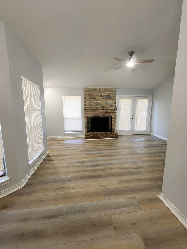 Building Photo - 5003 Maurita Dr