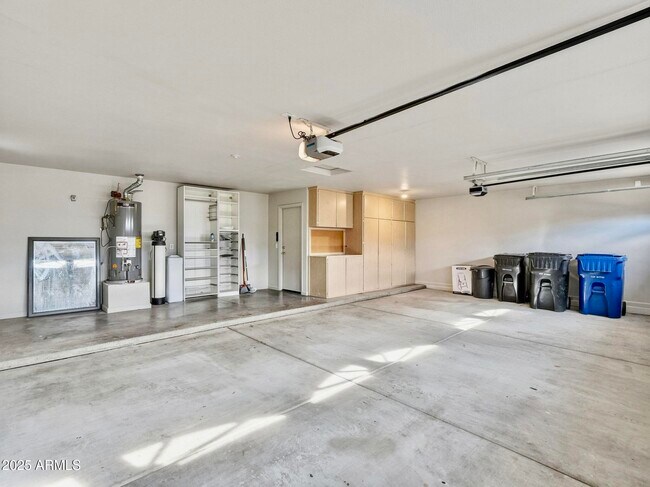 Building Photo - 9926 E Pantera Ave