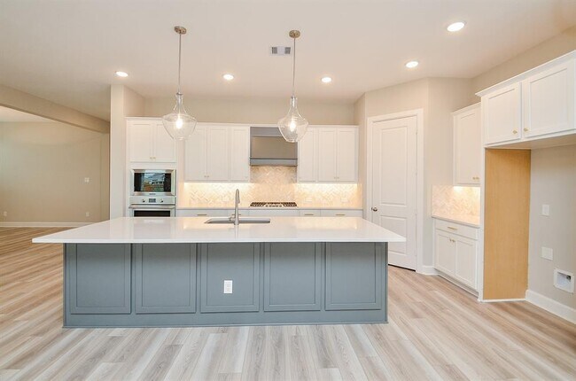 Building Photo - 13807 San Pasqual Pointe Dr