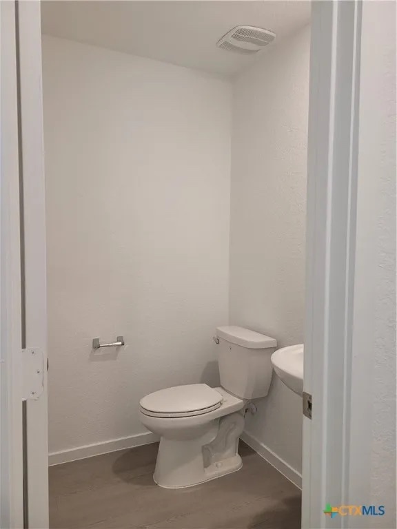 Building Photo - Room in House on Noir Ln