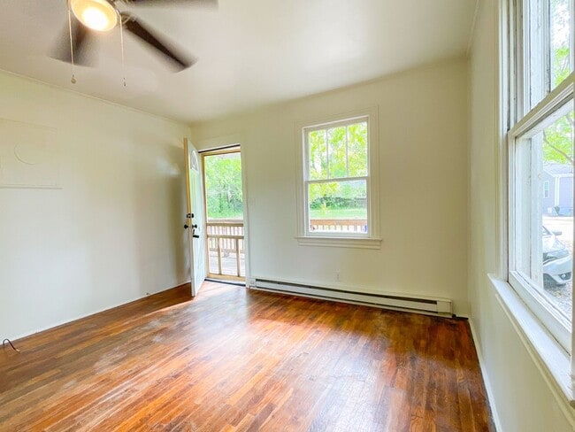 Building Photo - 110-116 Dobbs St - Unit 116