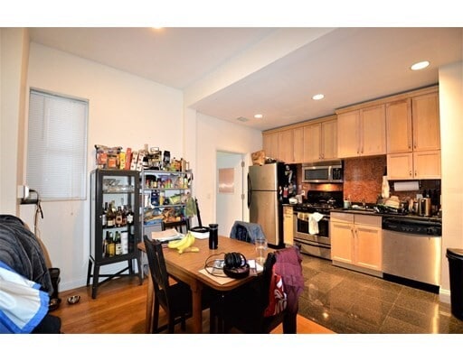 Building Photo - 1695 Beacon St