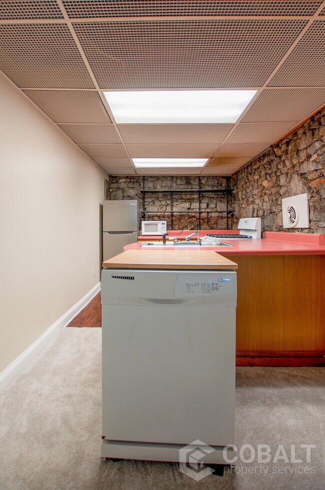 Building Photo - 867 Rosedale Rd NE