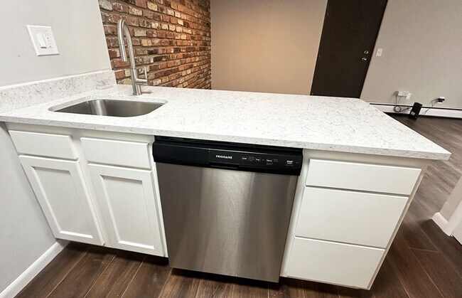 Building Photo - Clifton View