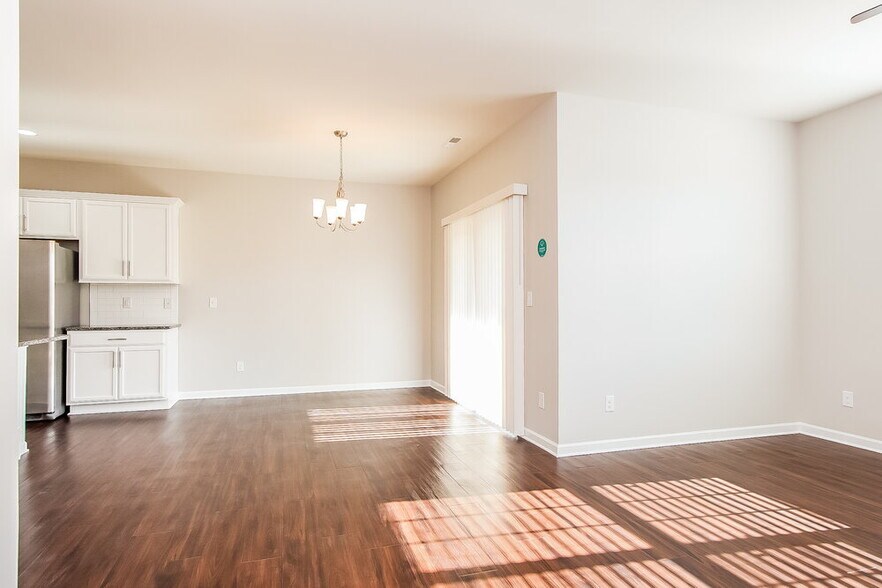 Building Photo - 621 Rose Mallow Dr