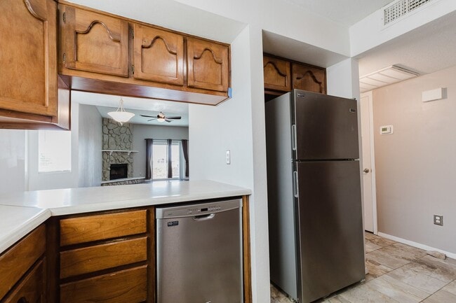 Building Photo - Newly Updated Two Bedroom Two Bath Townhouse