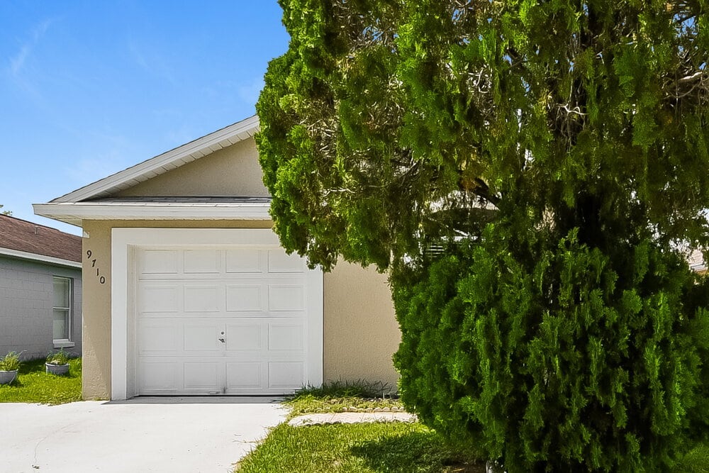 Building Photo - 9710 Red Clover Ave