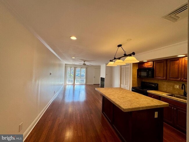 Building Photo - 34 Darien Way