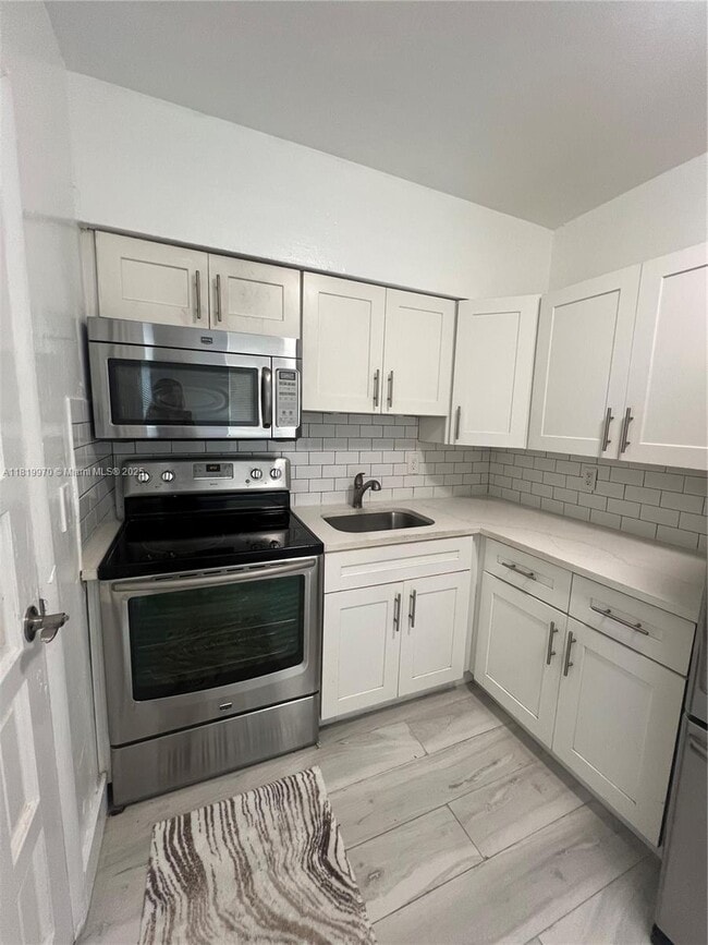 Building Photo - 6701 NE Miami Pl