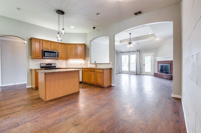 Building Photo - Amazing 3 Bed, 2 Bath Rental Available in ...