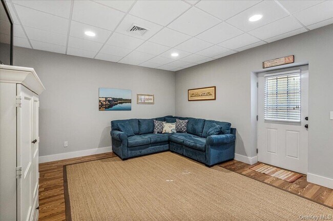 Building Photo - 60 Lilac Rd