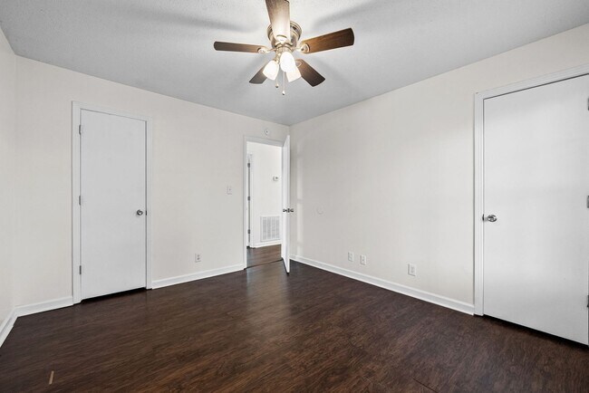 Building Photo - 3 Bedroom Pet Friendly Home For Rent!