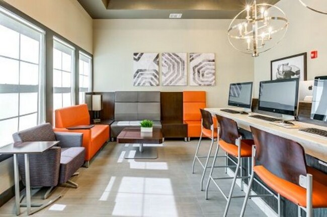 Building Photo - 13020 Tampa Oaks Blvd