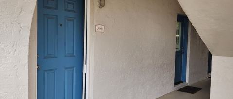 Building Photo - 2100 W Beach Dr
