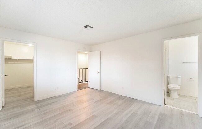 Building Photo - 200 Bel Port Dr