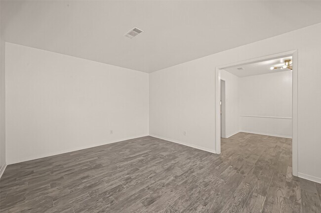 Building Photo - 5615 Beechnut St