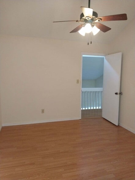 Building Photo - 106 Car Mol Dr