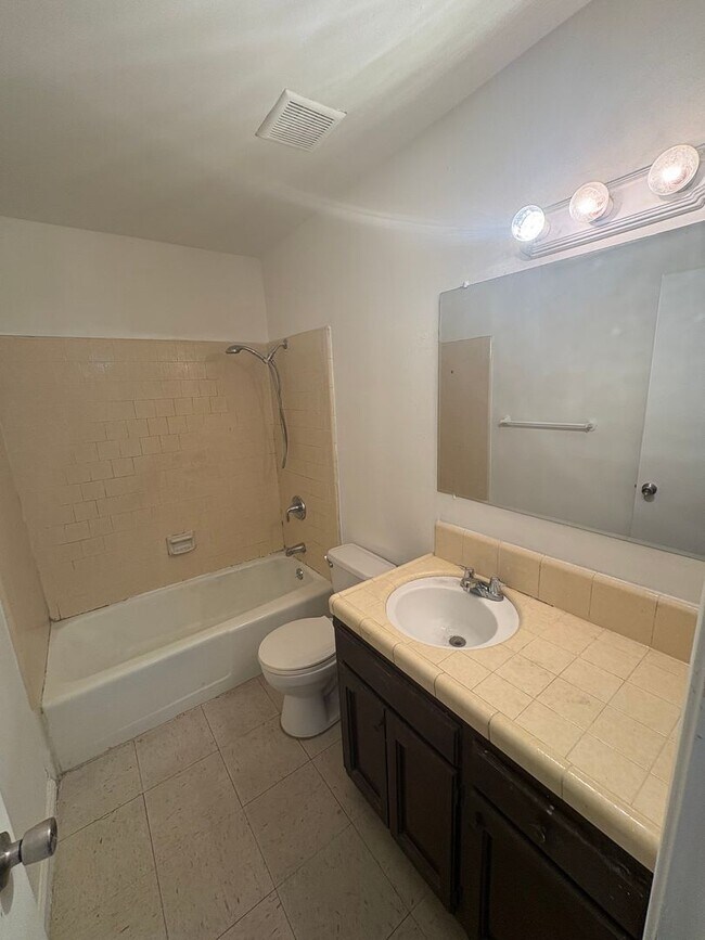 Building Photo - 2096