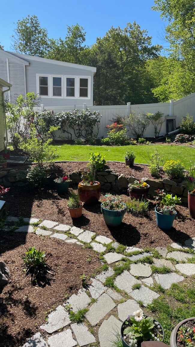 Building Photo - 53 Holmes Dr