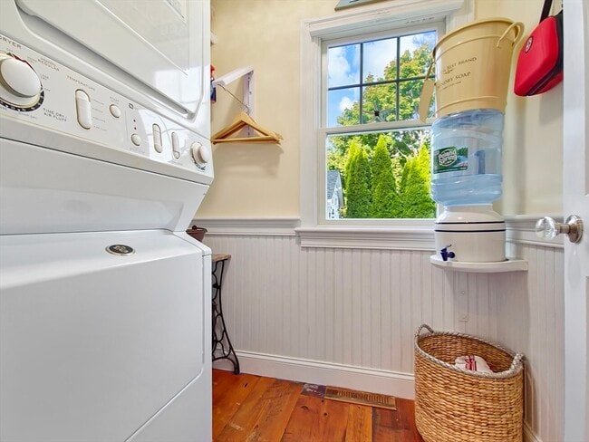 Building Photo - 111 Shore Dr