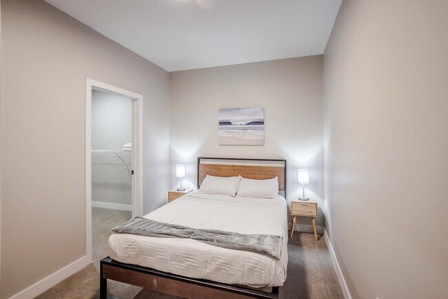 Building Photo - 205 W 4th St