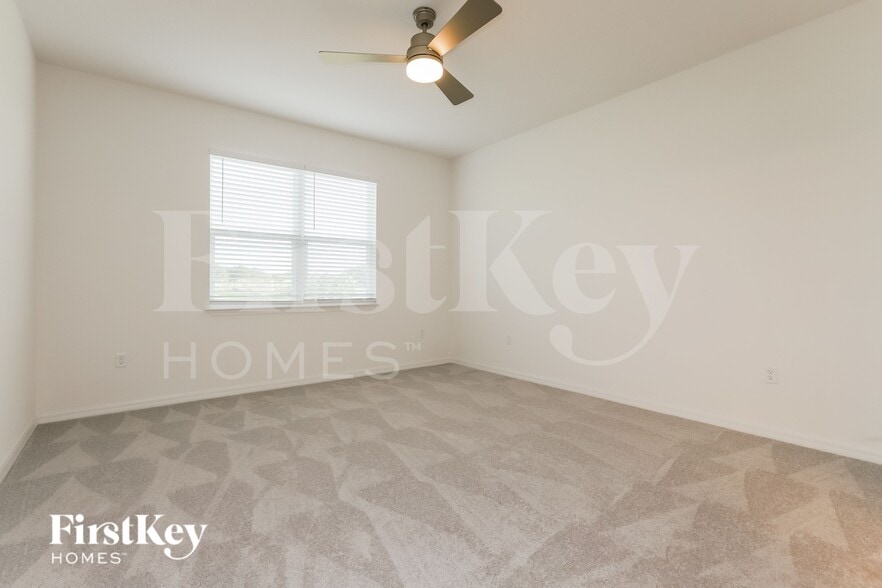 Building Photo - 620 Crown Rose Dr