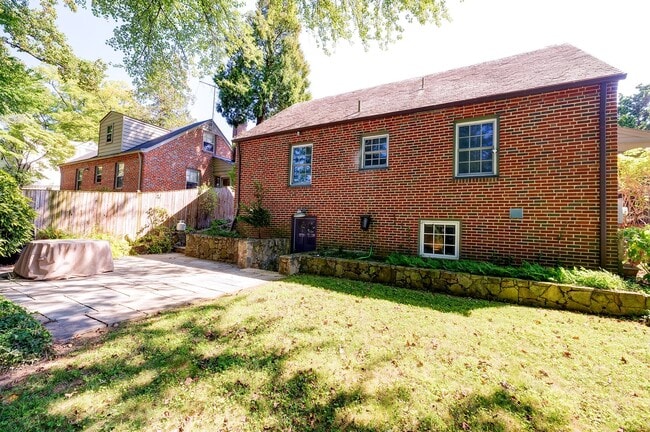 Building Photo - Charming 1930s Stone & Brick Cottage Near ...